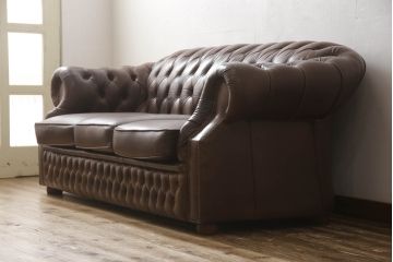 イギリスビンテージ　本革　Winchester Furniture(ウィンチェスター・ファニチャー)　ボリューム感たっぷりのチェスターフィールドソファ(三人掛けソファ、3人掛け、3P、ヴィンテージ、レザー)(R-063460)