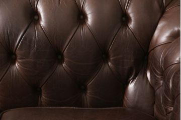 イギリスビンテージ　本革　Winchester Furniture(ウィンチェスター・ファニチャー)　ボリューム感たっぷりのチェスターフィールドソファ(三人掛けソファ、3人掛け、3P、ヴィンテージ、レザー)(R-063460)