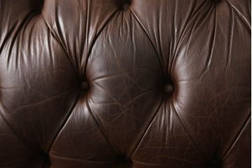 イギリスビンテージ　本革　Winchester Furniture(ウィンチェスター・ファニチャー)　ボリューム感たっぷりのチェスターフィールドソファ(三人掛けソファ、3人掛け、3P、ヴィンテージ、レザー)(R-063460)