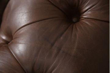 イギリスビンテージ　本革　Winchester Furniture(ウィンチェスター・ファニチャー)　ボリューム感たっぷりのチェスターフィールドソファ(三人掛けソファ、3人掛け、3P、ヴィンテージ、レザー)(R-063460)