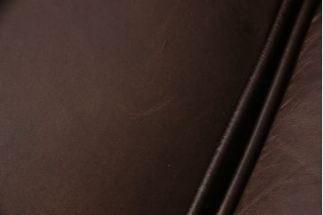 イギリスビンテージ　本革　Winchester Furniture(ウィンチェスター・ファニチャー)　ボリューム感たっぷりのチェスターフィールドソファ(三人掛けソファ、3人掛け、3P、ヴィンテージ、レザー)(R-063460)