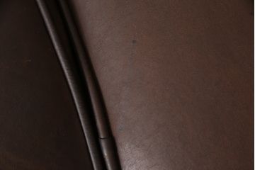 イギリスビンテージ　本革　Winchester Furniture(ウィンチェスター・ファニチャー)　ボリューム感たっぷりのチェスターフィールドソファ(三人掛けソファ、3人掛け、3P、ヴィンテージ、レザー)(R-063460)