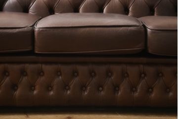 イギリスビンテージ　本革　Winchester Furniture(ウィンチェスター・ファニチャー)　ボリューム感たっぷりのチェスターフィールドソファ(三人掛けソファ、3人掛け、3P、ヴィンテージ、レザー)(R-063460)