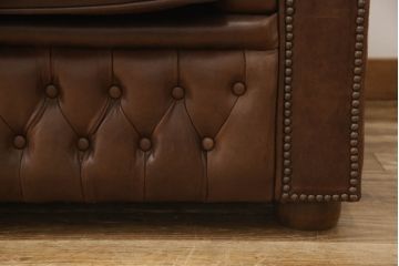 イギリスビンテージ　本革　Winchester Furniture(ウィンチェスター・ファニチャー)　ボリューム感たっぷりのチェスターフィールドソファ(三人掛けソファ、3人掛け、3P、ヴィンテージ、レザー)(R-063460)