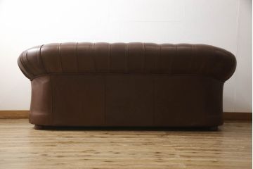 イギリスビンテージ　本革　Winchester Furniture(ウィンチェスター・ファニチャー)　ボリューム感たっぷりのチェスターフィールドソファ(三人掛けソファ、3人掛け、3P、ヴィンテージ、レザー)(R-063460)