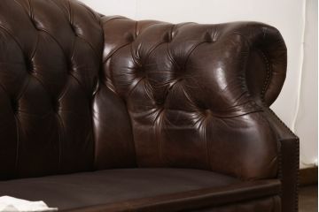 イギリスビンテージ　本革　Winchester Furniture(ウィンチェスター・ファニチャー)　ボリューム感たっぷりのチェスターフィールドソファ(三人掛けソファ、3人掛け、3P、ヴィンテージ、レザー)(R-063460)