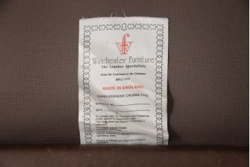イギリスビンテージ　本革　Winchester Furniture(ウィンチェスター・ファニチャー)　ボリューム感たっぷりのチェスターフィールドソファ(三人掛けソファ、3人掛け、3P、ヴィンテージ、レザー)(R-063460)