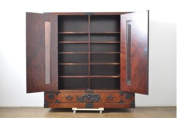 中古　美品　最高級　特注品　岩谷堂箪笥　龍の手打ち金具が存在感を放つ収納棚(戸棚、キャビネット、下駄箱、靴箱、シューズボックス、上下バラ売り可能)(R-063462)
