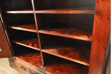 中古　美品　最高級　特注品　岩谷堂箪笥　龍の手打ち金具が存在感を放つ収納棚(戸棚、キャビネット、下駄箱、靴箱、シューズボックス、上下バラ売り可能)(R-063462)