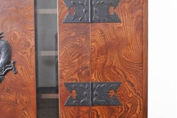 中古　美品　最高級　特注品　岩谷堂箪笥　龍の手打ち金具が存在感を放つ収納棚(戸棚、キャビネット、下駄箱、靴箱、シューズボックス、上下バラ売り可能)(R-063462)
