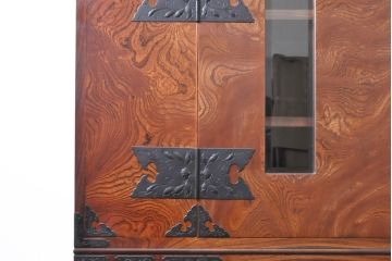 中古　美品　最高級　特注品　岩谷堂箪笥　龍の手打ち金具が存在感を放つ収納棚(戸棚、キャビネット、下駄箱、靴箱、シューズボックス、上下バラ売り可能)(R-063462)
