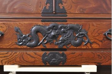 中古　美品　最高級　特注品　岩谷堂箪笥　龍の手打ち金具が存在感を放つ収納棚(戸棚、キャビネット、下駄箱、靴箱、シューズボックス、上下バラ売り可能)(R-063462)