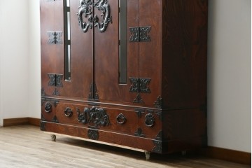 中古　美品　最高級　特注品　岩谷堂箪笥　龍の手打ち金具が存在感を放つ収納棚　(R-063462)