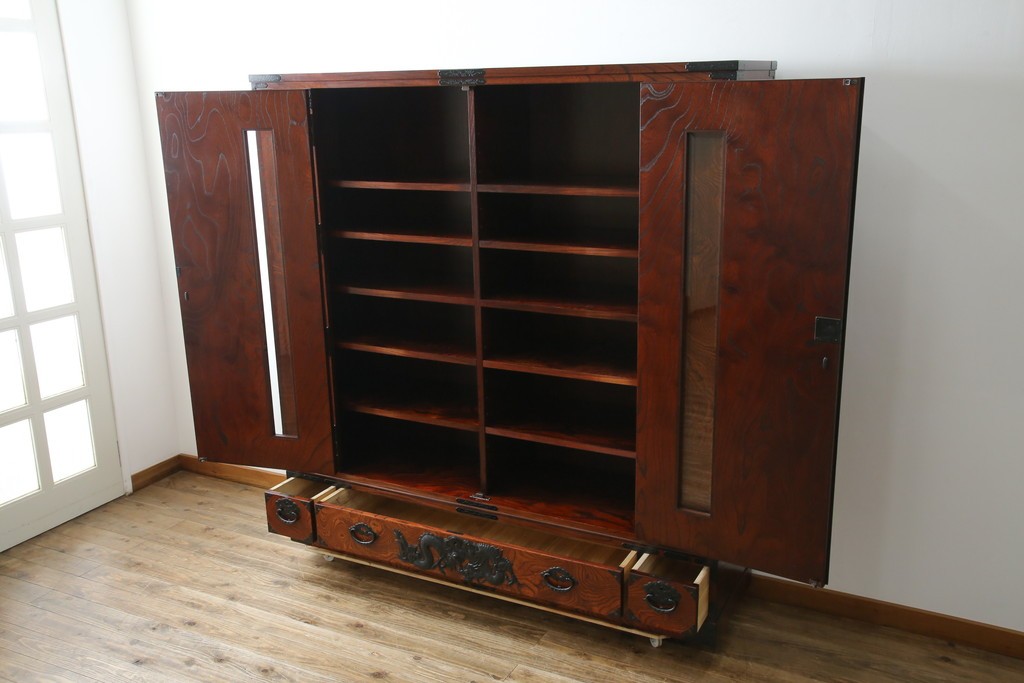 中古　美品　最高級　特注品　岩谷堂箪笥　龍の手打ち金具が存在感を放つ収納棚　(R-063462)