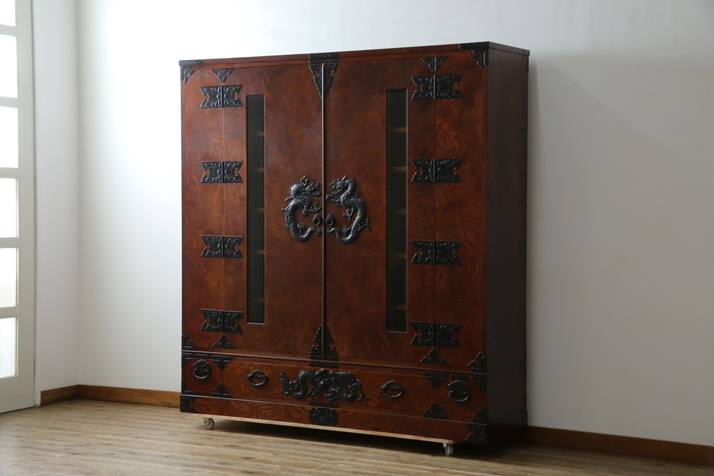 中古　美品　最高級　特注品　岩谷堂箪笥　龍の手打ち金具が存在感を放つ収納棚　(R-063462)