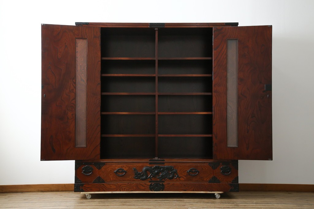 中古　美品　最高級　特注品　岩谷堂箪笥　龍の手打ち金具が存在感を放つ収納棚　(R-063462)