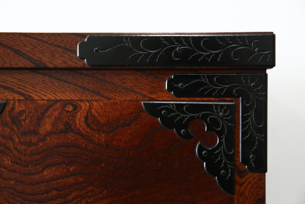 中古　美品　最高級　特注品　岩谷堂箪笥　龍の手打ち金具が存在感を放つ収納棚　(R-063462)