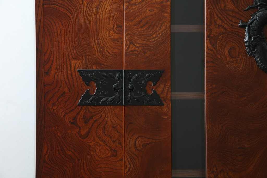 中古　美品　最高級　特注品　岩谷堂箪笥　龍の手打ち金具が存在感を放つ収納棚　(R-063462)