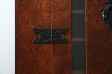 中古　美品　最高級　特注品　岩谷堂箪笥　龍の手打ち金具が存在感を放つ収納棚　(R-063462)