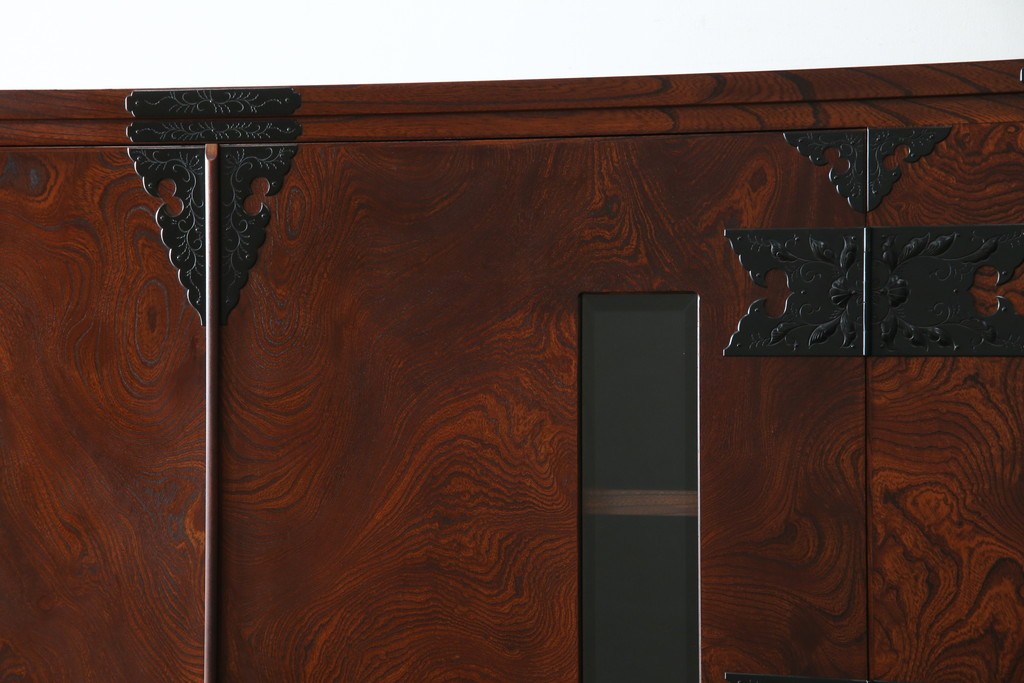 中古　美品　最高級　特注品　岩谷堂箪笥　龍の手打ち金具が存在感を放つ収納棚　(R-063462)