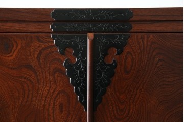 中古　美品　最高級　特注品　岩谷堂箪笥　龍の手打ち金具が存在感を放つ収納棚　(R-063462)