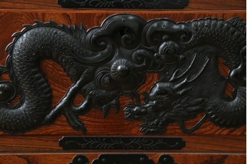 中古　美品　最高級　特注品　岩谷堂箪笥　龍の手打ち金具が存在感を放つ収納棚　(R-063462)