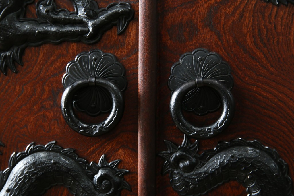 中古　美品　最高級　特注品　岩谷堂箪笥　龍の手打ち金具が存在感を放つ収納棚　(R-063462)