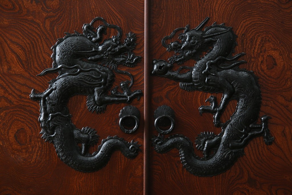 中古　美品　最高級　特注品　岩谷堂箪笥　龍の手打ち金具が存在感を放つ収納棚　(R-063462)