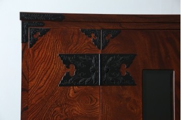 中古　美品　最高級　特注品　岩谷堂箪笥　龍の手打ち金具が存在感を放つ収納棚　(R-063462)