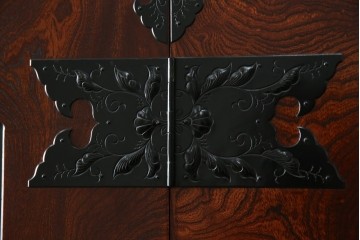 中古　美品　最高級　特注品　岩谷堂箪笥　龍の手打ち金具が存在感を放つ収納棚　(R-063462)