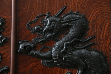 中古　美品　最高級　特注品　岩谷堂箪笥　龍の手打ち金具が存在感を放つ収納棚　(R-063462)