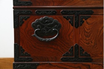 中古　美品　最高級　特注品　岩谷堂箪笥　龍の手打ち金具が存在感を放つ収納棚　(R-063462)