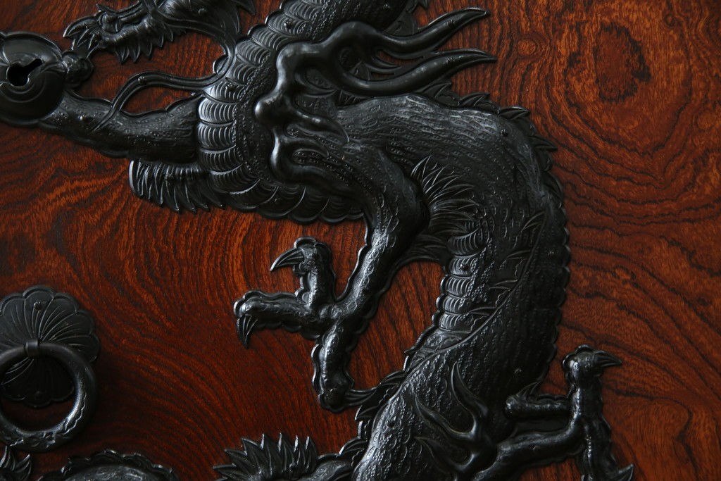 中古　美品　最高級　特注品　岩谷堂箪笥　龍の手打ち金具が存在感を放つ収納棚　(R-063462)