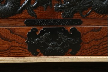 中古　美品　最高級　特注品　岩谷堂箪笥　龍の手打ち金具が存在感を放つ収納棚　(R-063462)