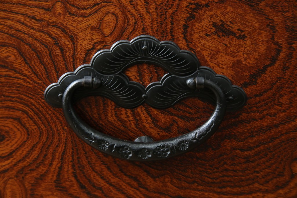 中古　美品　最高級　特注品　岩谷堂箪笥　龍の手打ち金具が存在感を放つ収納棚　(R-063462)