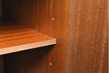 イギリスビンテージ　meredew(メレデュー社)　チーク材　温かみのある木味のサイドボード(サイドキャビネット、戸棚、収納棚、リビングボード、引き出し、ヴィンテージ)(R-063465)