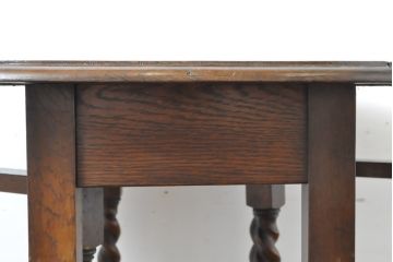 イギリスアンティーク　オーク材　脚のデザインが美しいツイストレッグバタフライテーブル(エクステンションテーブル、ダイニングテーブル、ラウンドテーブル、2人掛け、4人掛け、食卓)(R-063466)