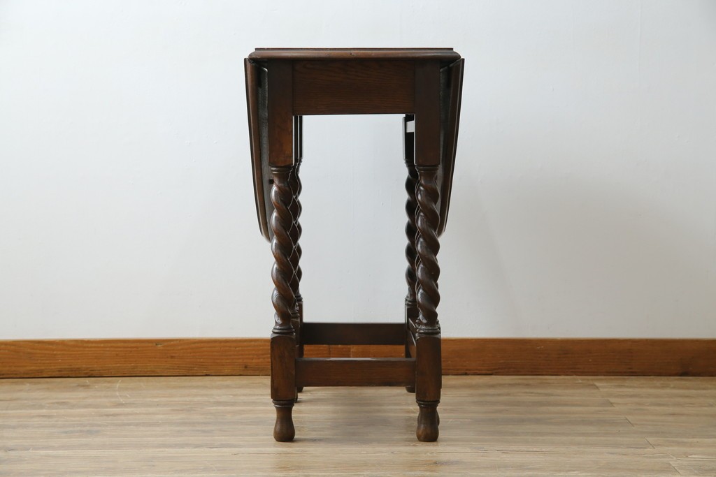 イギリスアンティーク　オーク材　脚のデザインが美しいツイストレッグバタフライテーブル　(R-063466)