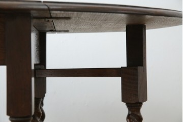 イギリスアンティーク　オーク材　脚のデザインが美しいツイストレッグバタフライテーブル　(R-063466)