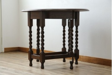 イギリスアンティーク　オーク材　脚のデザインが美しいツイストレッグバタフライテーブル　(R-063466)