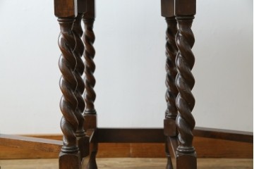 イギリスアンティーク　オーク材　脚のデザインが美しいツイストレッグバタフライテーブル　(R-063466)