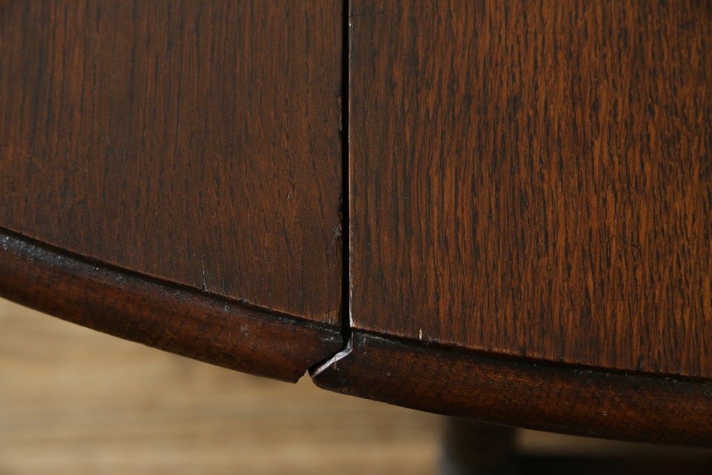 イギリスアンティーク　オーク材　脚のデザインが美しいツイストレッグバタフライテーブル　(R-063466)