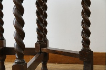 イギリスアンティーク　オーク材　脚のデザインが美しいツイストレッグバタフライテーブル　(R-063466)