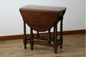 イギリスアンティーク　オーク材　脚のデザインが美しいツイストレッグバタフライテーブル　(R-063466)