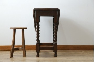 イギリスアンティーク　オーク材　脚のデザインが美しいツイストレッグバタフライテーブル　(R-063466)