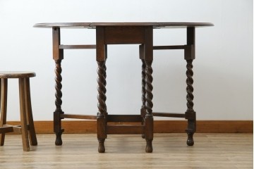 イギリスアンティーク　オーク材　脚のデザインが美しいツイストレッグバタフライテーブル　(R-063466)