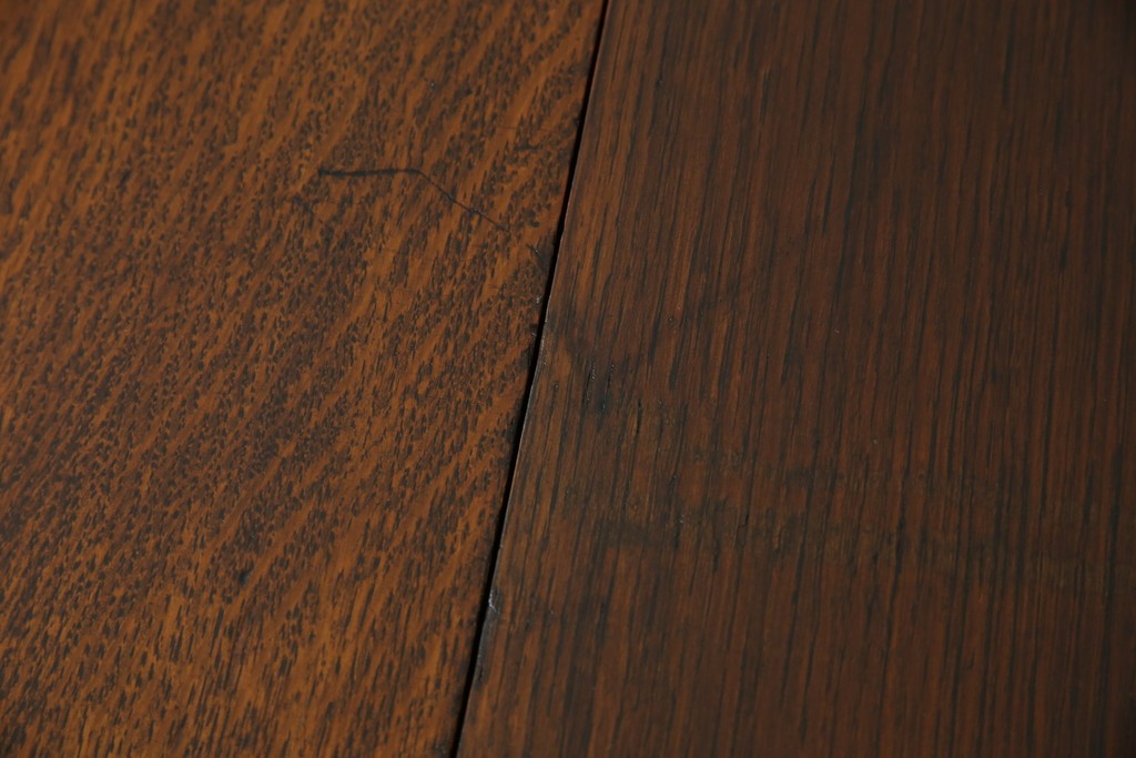 イギリスアンティーク　オーク材　脚のデザインが美しいツイストレッグバタフライテーブル　(R-063466)