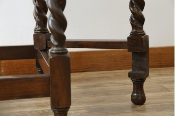 イギリスアンティーク　オーク材　脚のデザインが美しいツイストレッグバタフライテーブル　(R-063466)