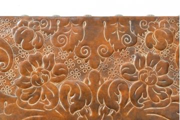 ビンテージ家具　希少!　メリヤン(MERYAN)　本革打ち出し　コードバン　異国情緒溢れるデザインがおしゃれなベンチ収納(ヴィンテージ、長椅子、ブランケットボックス、コファ、ベンチチェスト、2人掛け、3人掛け)(R-063468)
