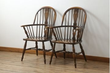 和製ビンテージ　飛騨産業　キツツキマーク　希少な絶版品!クラシカルな佇まいが魅力のウィンザーチェア2脚セット(ヴィンテージ、ウインザーチェア、アームチェア、椅子、イス、板座チェア、ダイニングチェア)(R-063472)